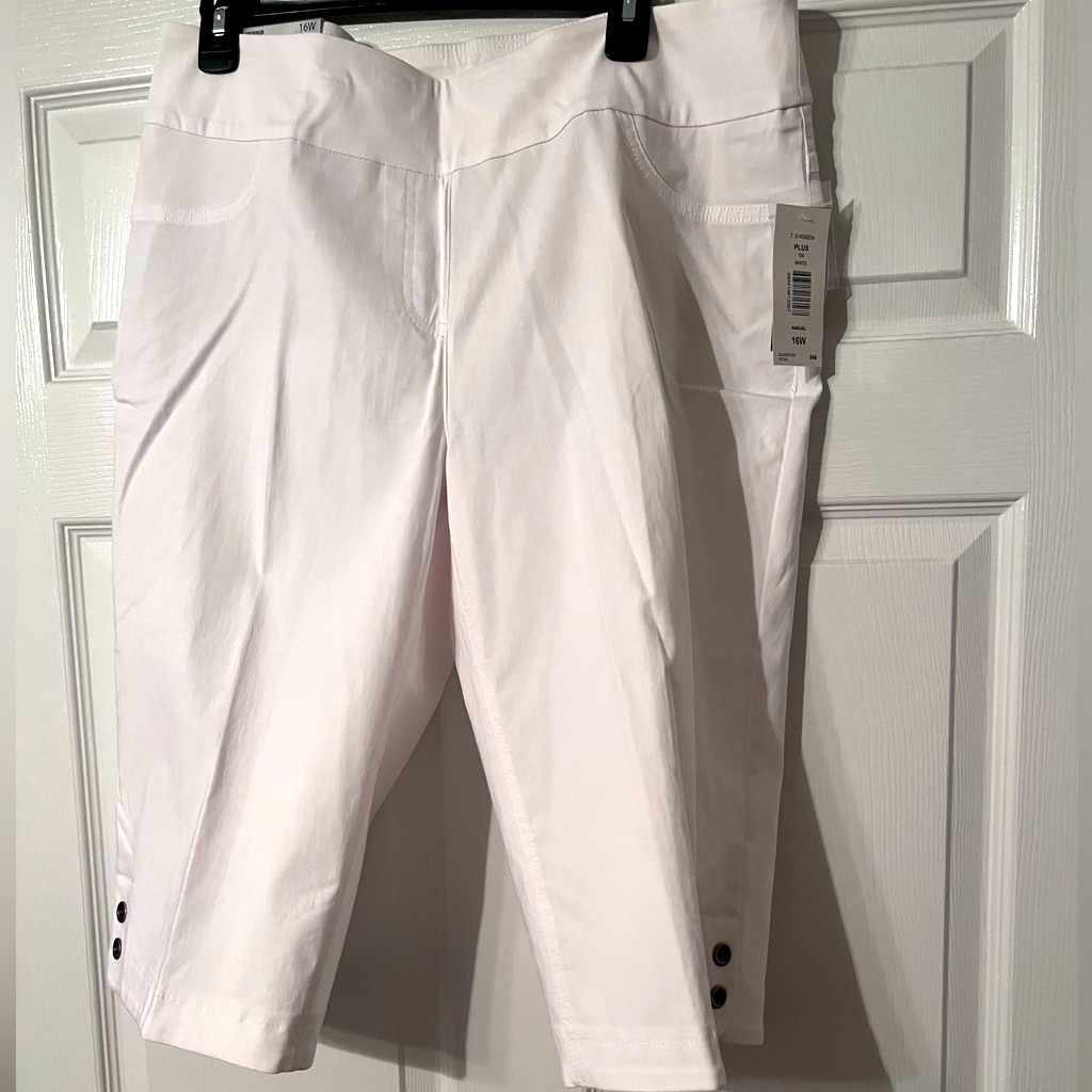 Brand New Size 16 Capris